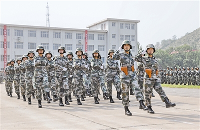 在校大学生当兵年龄限制。-在校大学生当兵的