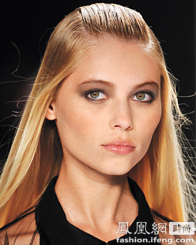 无刘海头发全往后梳,头顶做拱起怎么做的?-这