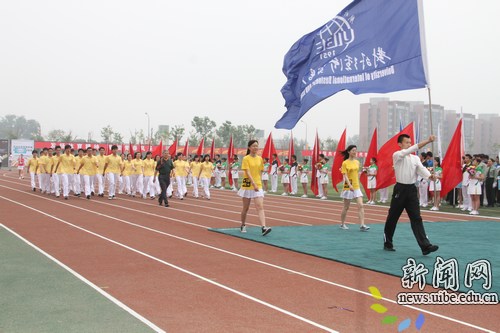 从6名同学中选出4人参加校运动会的4*100米的