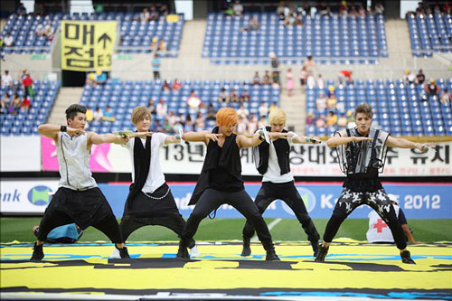 韵群星应邀赴韩抢风头 闪耀现身韩日世界杯庆