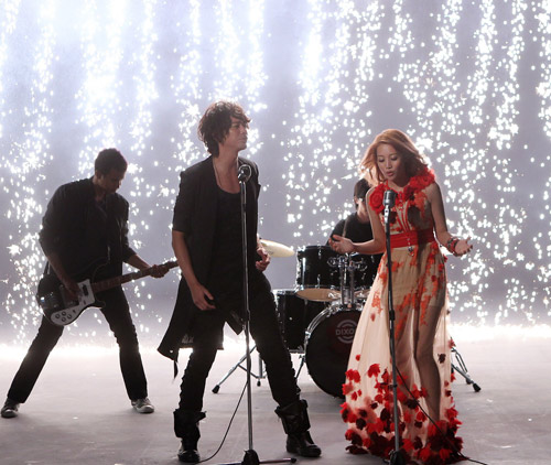 试听:狂风里拥抱 信 A-lin