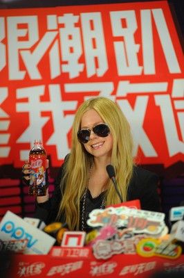 统一冰红茶全新代言人艾薇儿