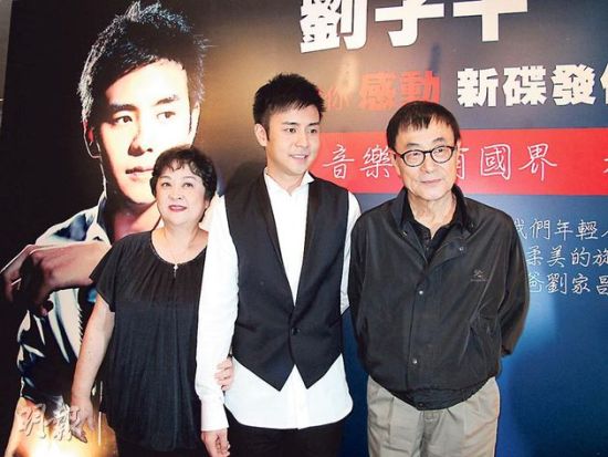 甄珍与才子丈夫刘家昌上次一起露面，已是2001年儿子刘子千推出新唱片时。