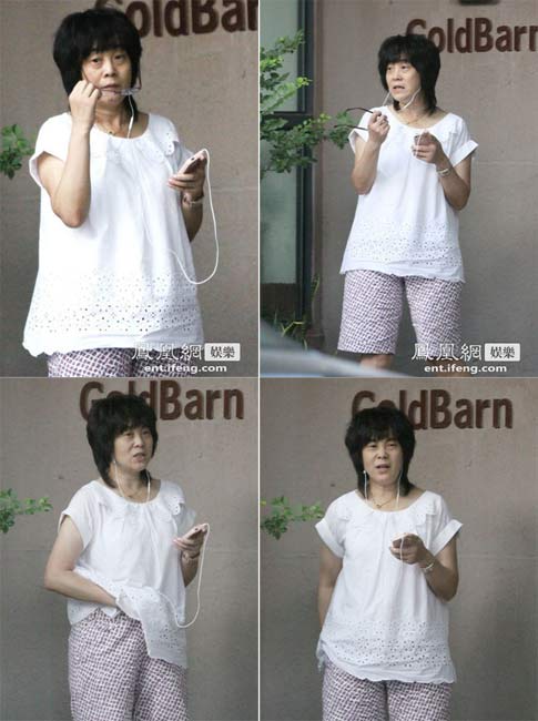 葛优老婆贺聪现身餐厅被拍 <em>边打</em>蚊子边听<em>电话</em>