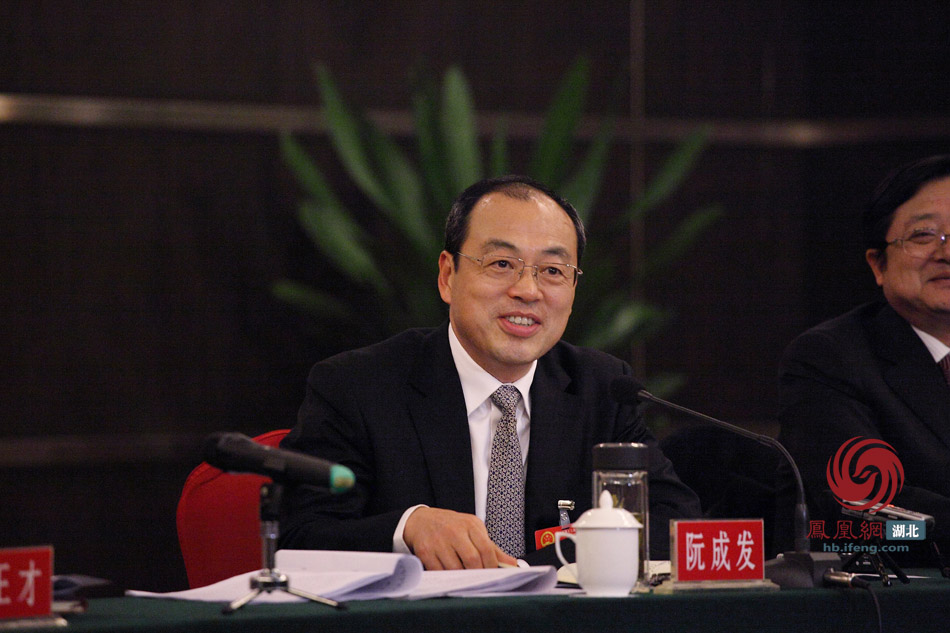1月6日下午,武汉市委书记阮成发参加了武汉市第十三届人民代表大会三