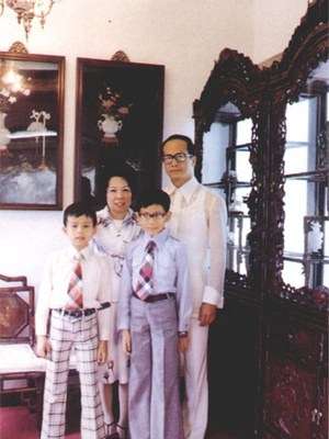 揭秘:李嘉诚家族发家秘史(组图)