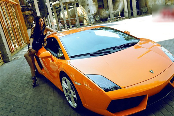 5亿出逃\美女高管