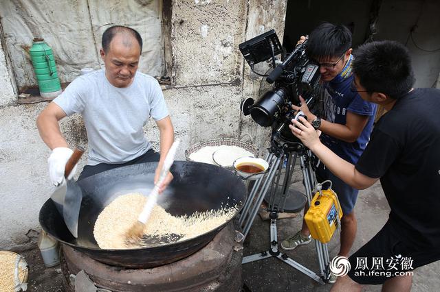 央视美食电影《舌尖上的新年》安庆拍摄鸡汤