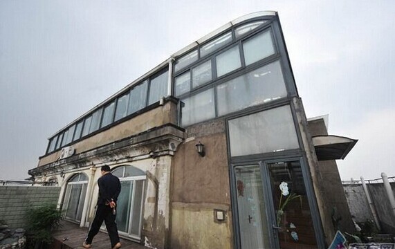 上海现 空中别墅 违建 阳光房鱼池一应俱全