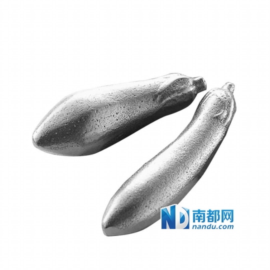 铁茄子放到锅里一起煮，补充铁元素