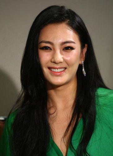 吴奇隆与张雨绮斩获“年度红人”大奖