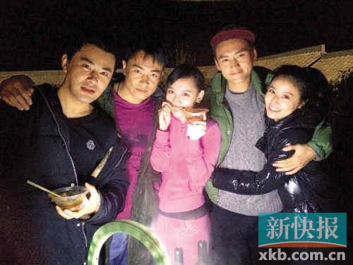 林心如与袁弘“假戏真做” 合影不避嫌倍显亲密(图)