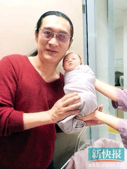 黄安一觉醒来当外公 送女儿3000万豪宅(图)