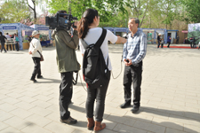 
胡继承副主任(正厅级)在北京茶叶推介现场接收受央视记者采访