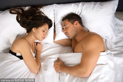 男人 女人 夫妻/夫妻间三种最健康的睡姿