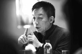 易中天微信卖书 称:前浪未必死在沙滩上