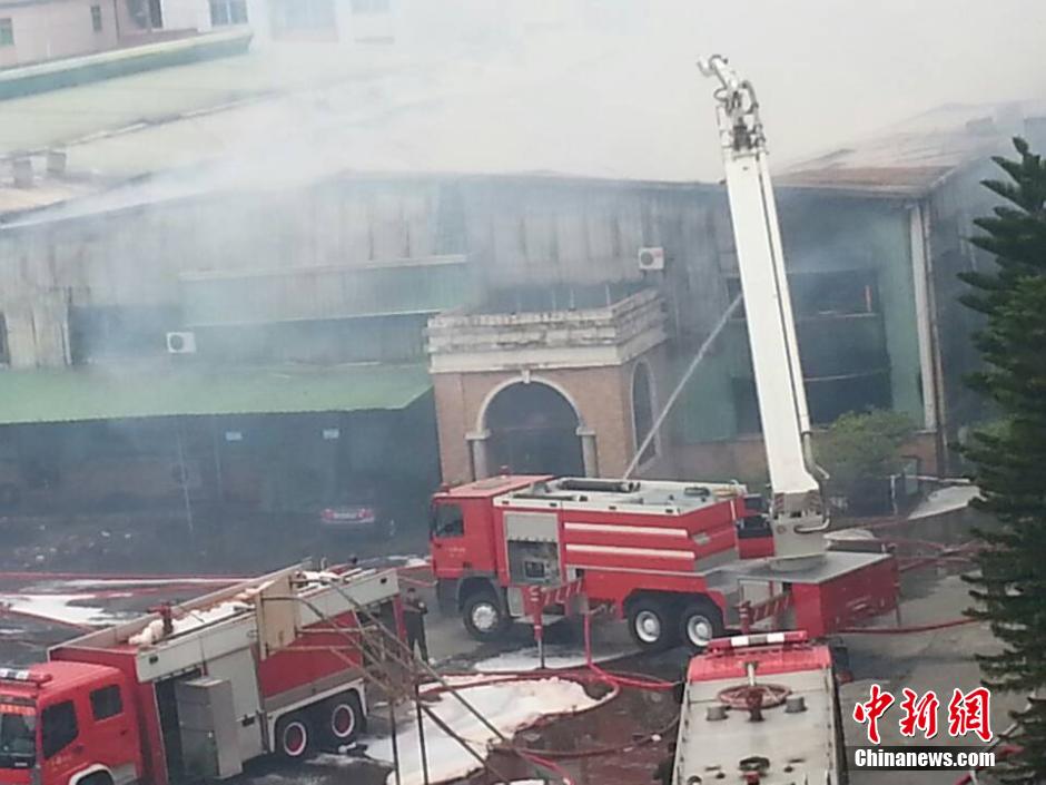 广东东莞石碣镇港资企业发生火灾 造成1死1伤