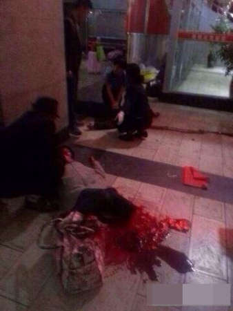 昆明火车站多名男子持械行凶