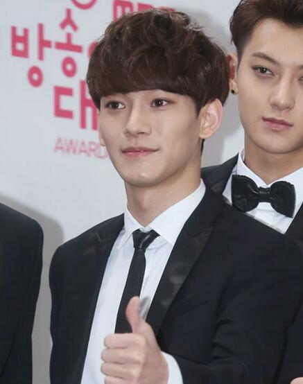 2014MBC演艺大赏红毯秀:Super Junior圭贤刘