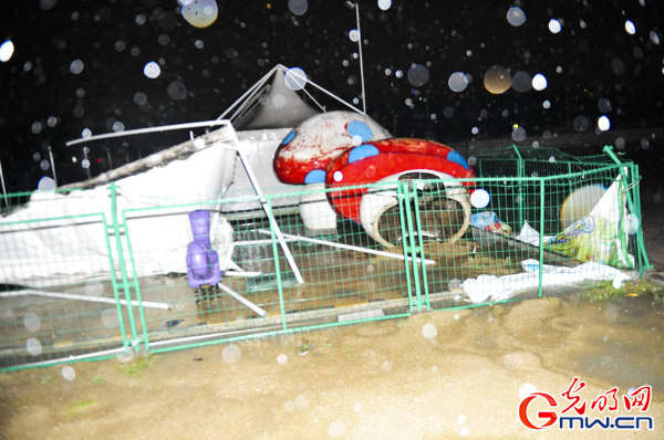 广州暴雨致奥体羽毛球馆顶棚坍塌