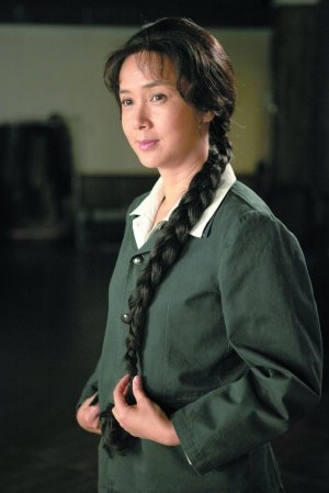 娱乐  由严歌苓担纲编剧,蒋雯丽,李立群,于荣光主演的电视剧《娘要