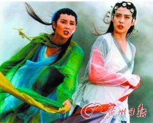 SHE被称蛇团 网友:扮过蛇的都来央视春晚吧_娱