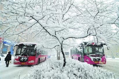 黑龙江暴雪预警升级 专家提醒做好防护措施