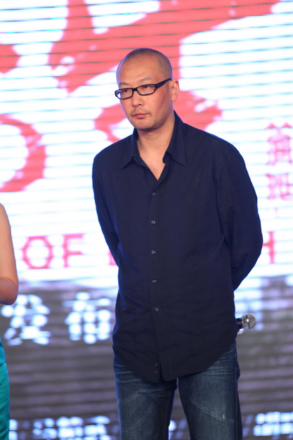 管虎  