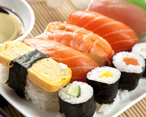 寿司怎么卷才不会散掉 rdn_5240e95d0f06a.jpg