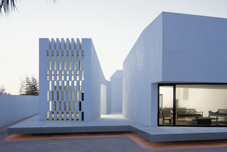 分割的多面体 海边的毕加索立体主义展馆