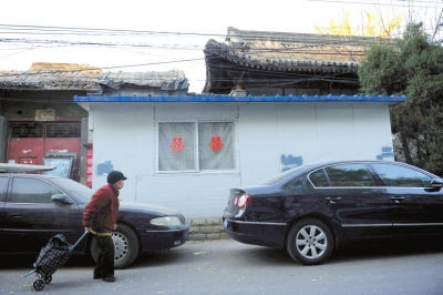 北京法华寺遭租户私搭乱建多处院墙改为商铺外门