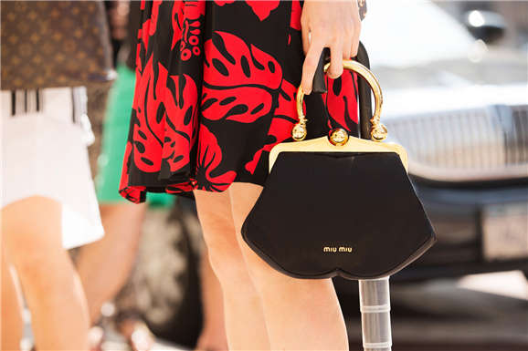 没个拿得出手的好包你敢去时装周混吗?