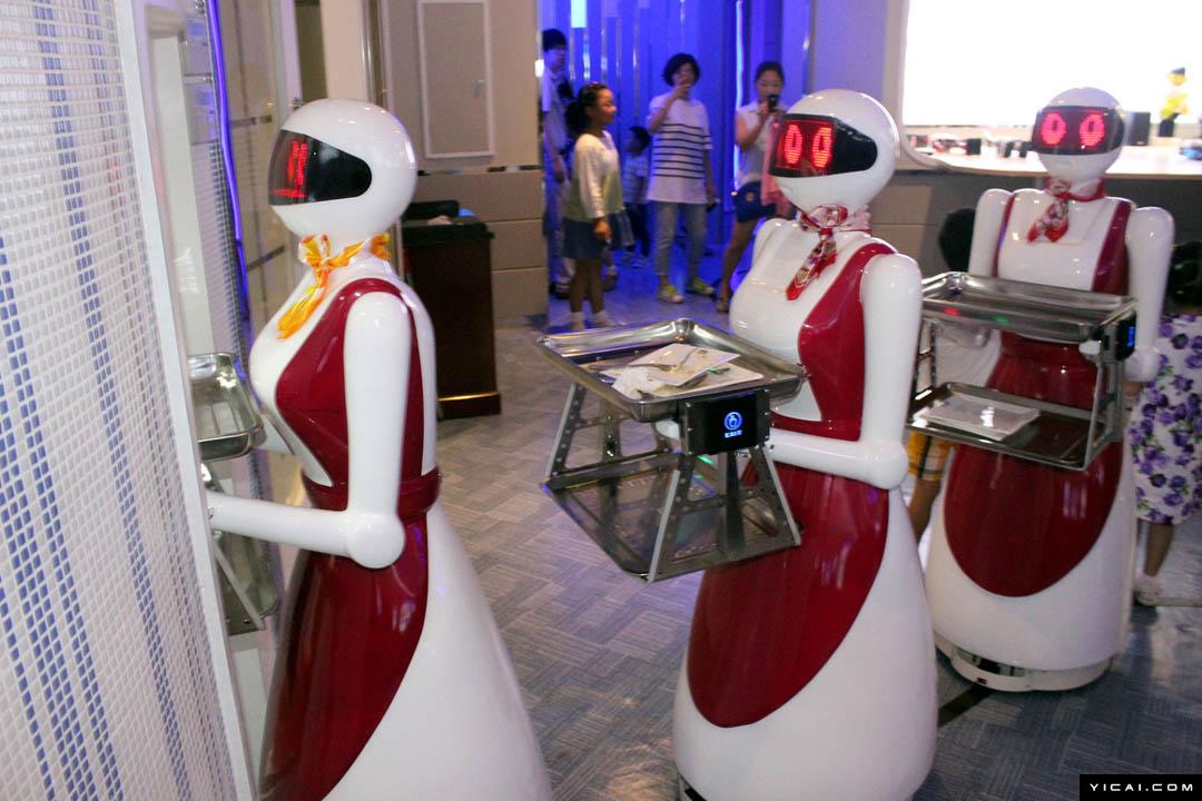 苏州首家机器人餐厅开门迎客_江苏频道_凤凰网