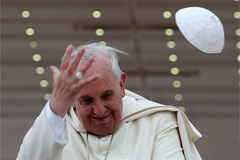 教皇的帽子被一阵风吹走