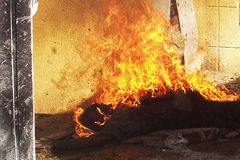 美国海军被曝虐尸