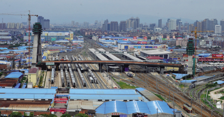 宁波最大的陆地桥安全跨过火车东站