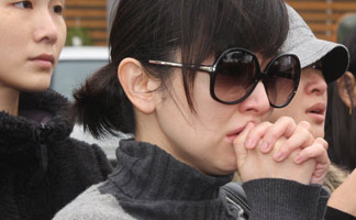 [高清]徐华凤告别式举行 圈内好友吊唁难掩悲伤 