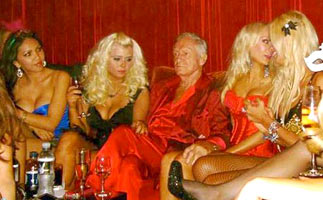 [高清]《花花公子》创始人办派对 性感女郎作陪