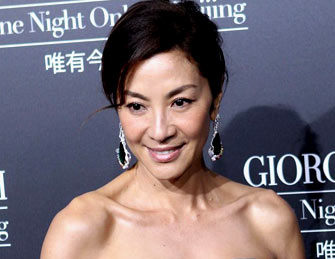 50岁杨紫琼性感助阵时尚秀