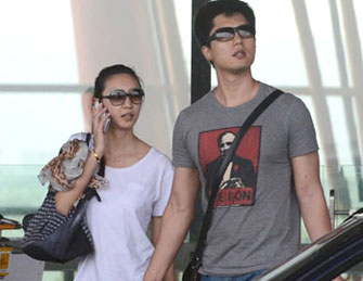 凌潇肃唐一菲婚后返京被拍