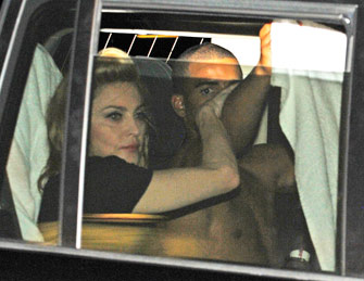 麦当娜与小男友车内甜蜜被偷拍