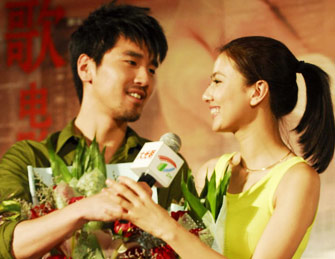 高圆圆赵又廷首映礼现场秀恩爱