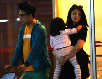 独家：李湘一家三口逛超市