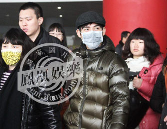 独家：F4先后抵京 粉丝围拥机场