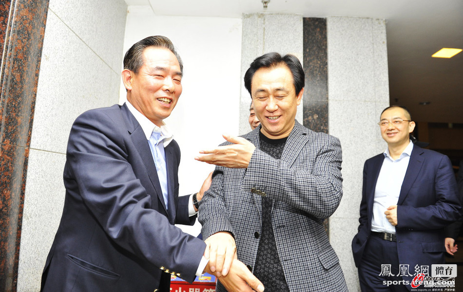 亚预赛-中国vs伊拉克 蔡振华、许家印现场督战