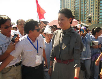 倪萍海南新书签售会