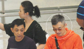 上海男主播程雷携小18岁娇妻外出被拍
