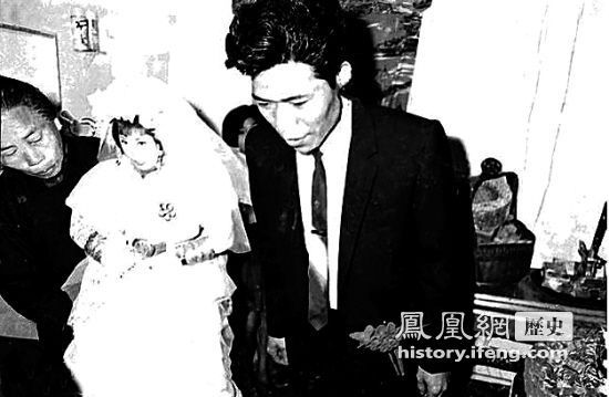 50年代台湾人口_50年代,台湾人口出生率极高.这对老年夫妇养育了10个儿子-台湾(2)