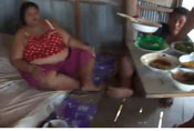 泰国村庄以胖为美 女人吃完就睡
