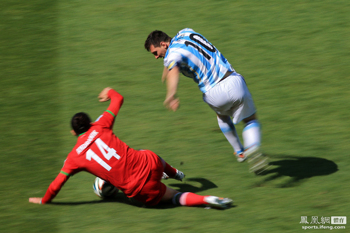 【转载】梅西在巴西世界杯的第二场比赛 - jyz450929的日志 - 网易博客